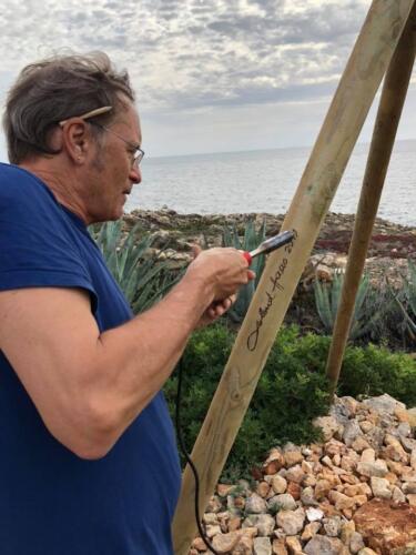 Roland beim Signieren der "Ode an die Seefahrt", 2019, Mallorca
