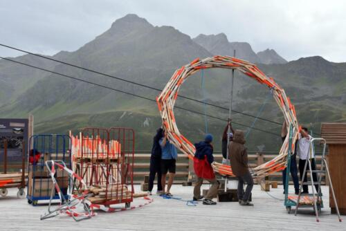 "Ring of Glory", ø 4m, Kanthölzer, Schneestangen, Metallrohr, Kugellager. SilvrettAtelier Montafon 2020