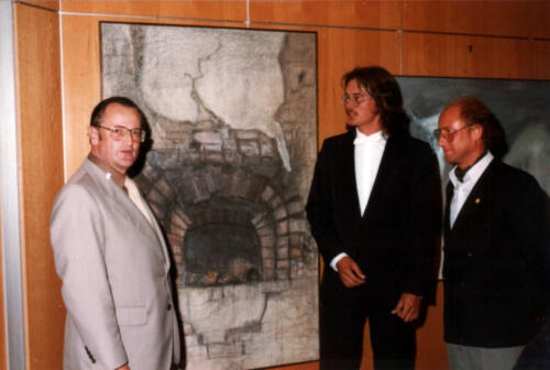 Foto von  der Ausstellung 1980: Bgm Hermann Stecher, Roland Haas und Vernissageredner Günther J. Wolf